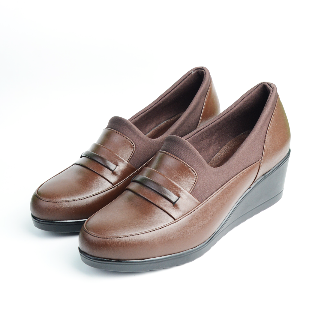 CHAUSSURES NERO EN CUIR MARRON