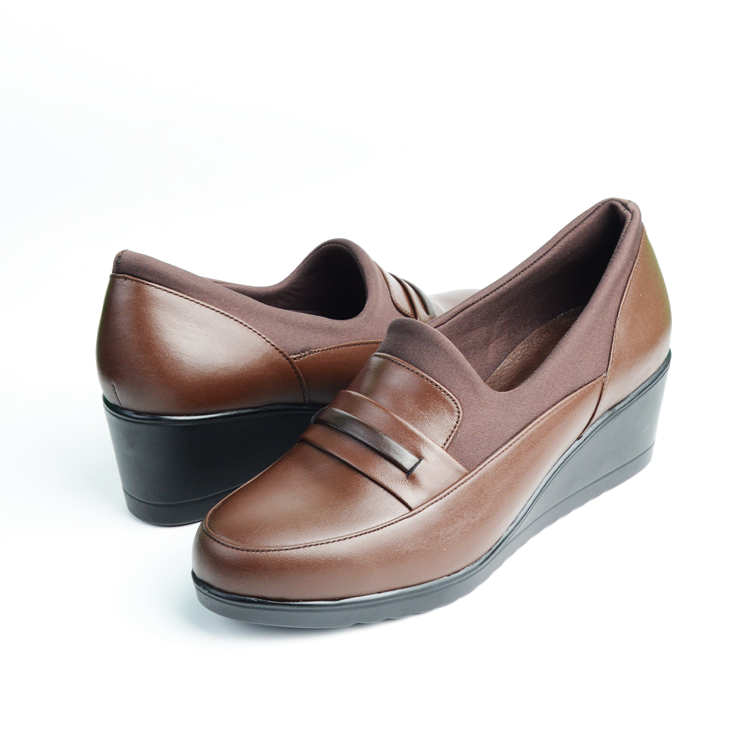CHAUSSURES NERO EN CUIR MARRON